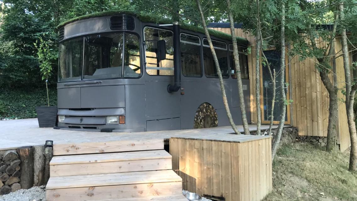 Bus Atypique Au Bord Du Canal Du Midi Et Au Coeur D'Une Foret 2 Chambres Villepinte  エクステリア 写真