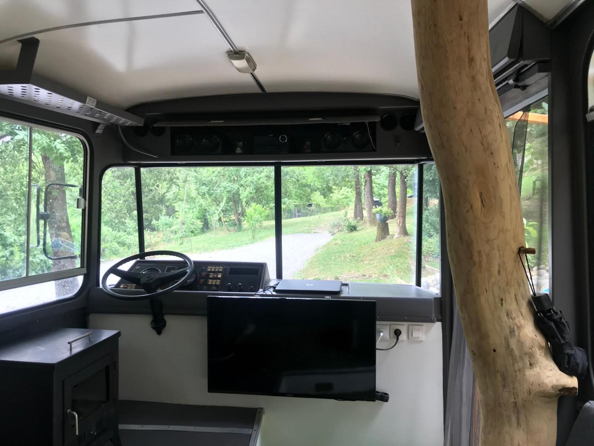 Bus Atypique Au Bord Du Canal Du Midi Et Au Coeur D'Une Foret 2 Chambres Villepinte  エクステリア 写真