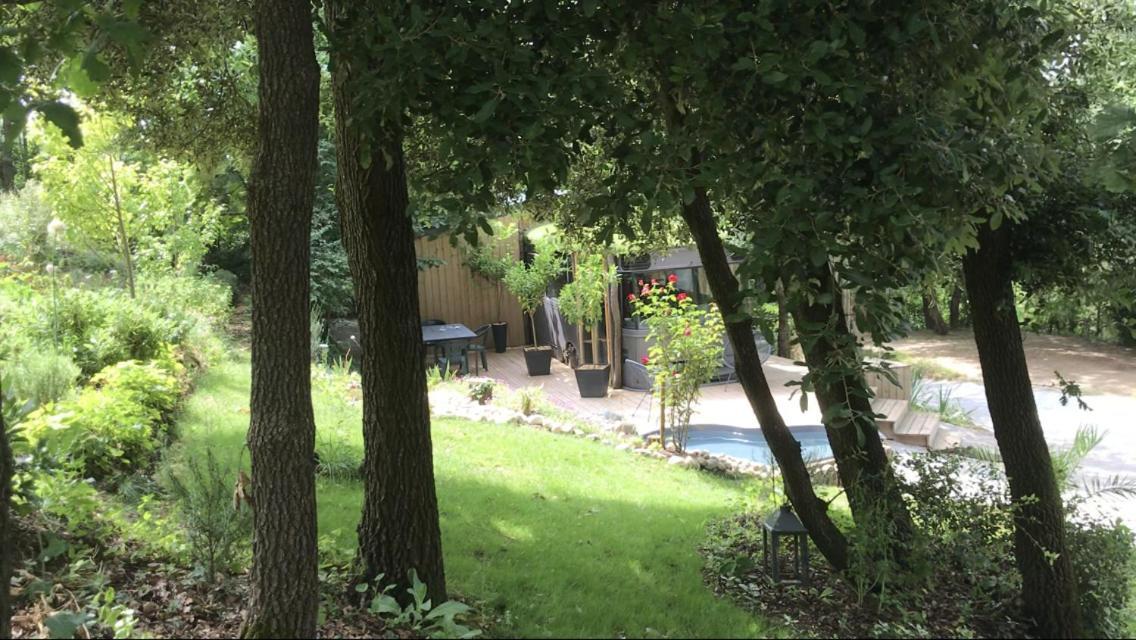Bus Atypique Au Bord Du Canal Du Midi Et Au Coeur D'Une Foret 2 Chambres Villepinte  エクステリア 写真