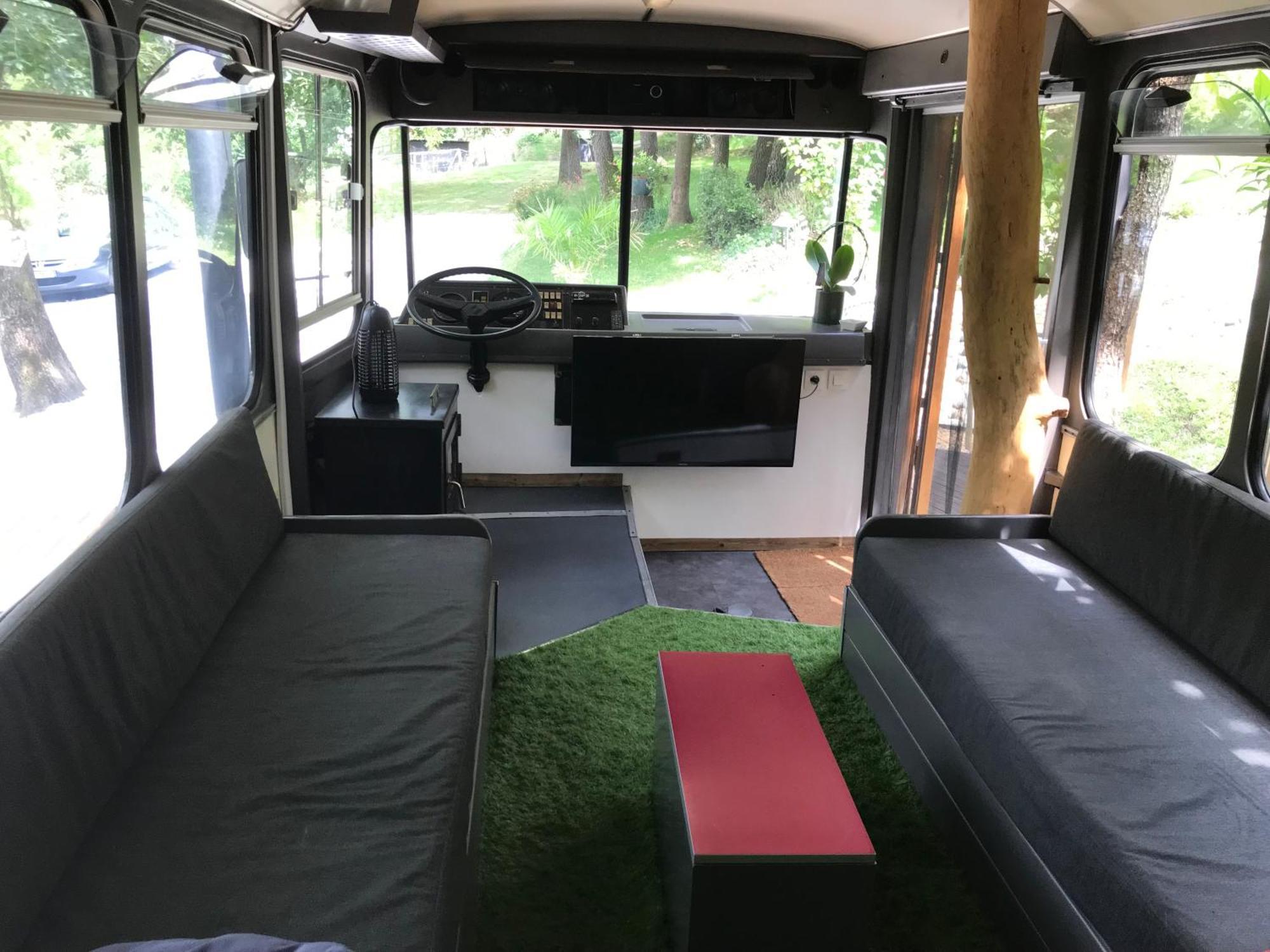 Bus Atypique Au Bord Du Canal Du Midi Et Au Coeur D'Une Foret 2 Chambres Villepinte  エクステリア 写真