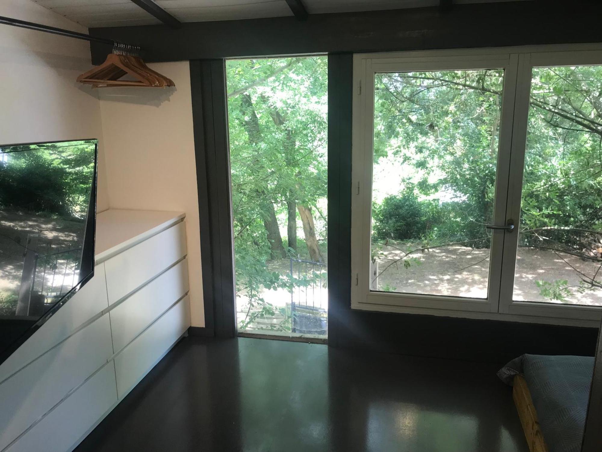 Bus Atypique Au Bord Du Canal Du Midi Et Au Coeur D'Une Foret 2 Chambres Villepinte  エクステリア 写真