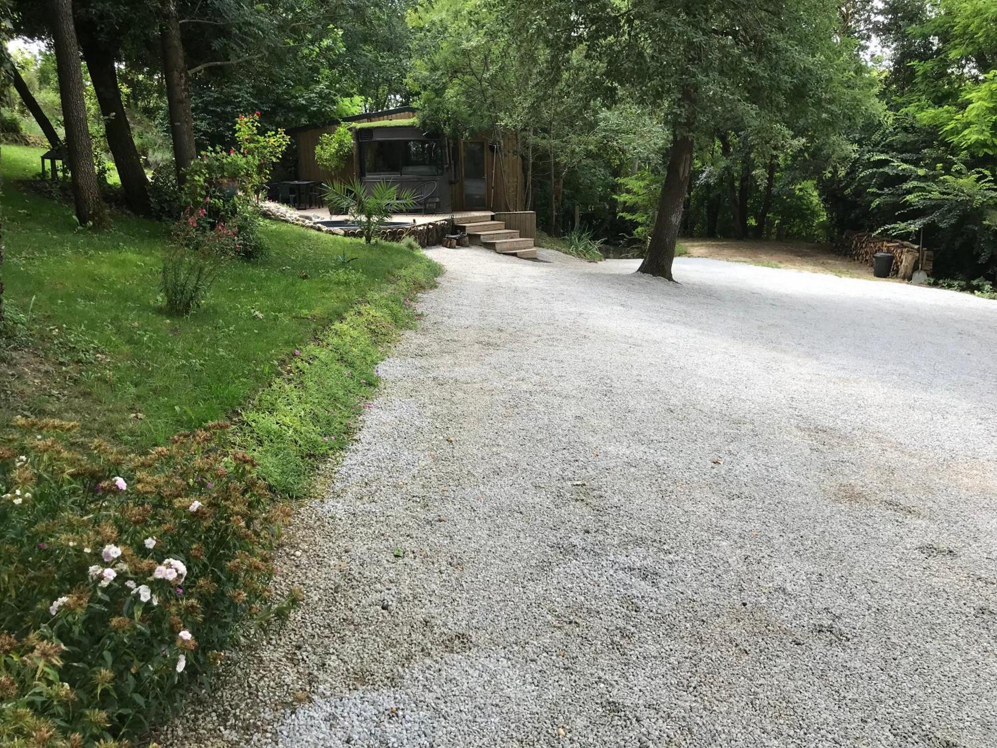 Bus Atypique Au Bord Du Canal Du Midi Et Au Coeur D'Une Foret 2 Chambres Villepinte  エクステリア 写真